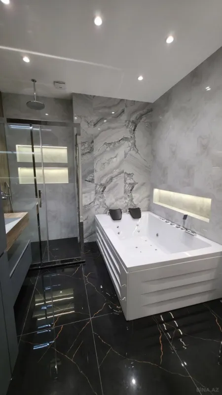 Satılır 4 otaqlı mənzil 190 m²