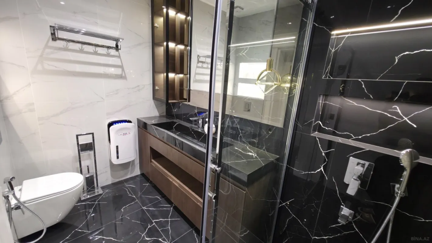 Satılır 4 otaqlı mənzil 190 m²