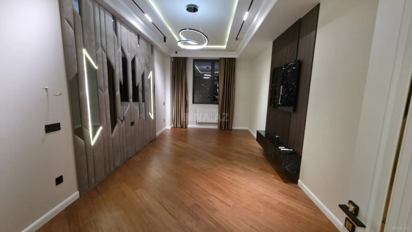 Satılır 4 otaqlı mənzil 190 m²