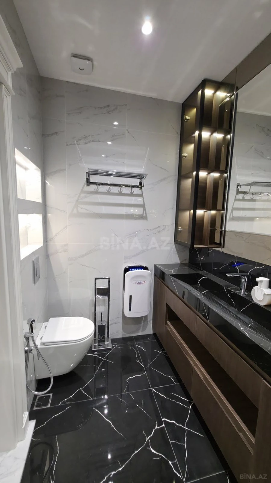 Satılır 4 otaqlı mənzil 190 m²