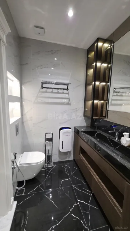 Satılır 4 otaqlı mənzil 190 m²