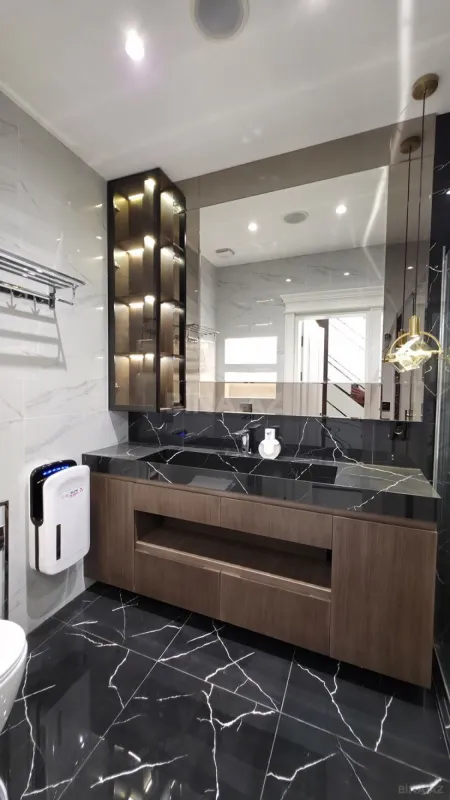 Satılır 4 otaqlı mənzil 190 m²