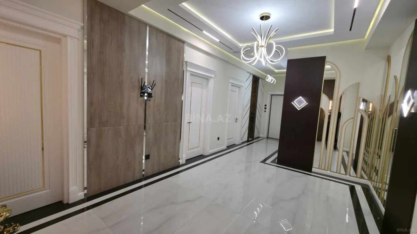 Satılır 4 otaqlı mənzil 190 m²