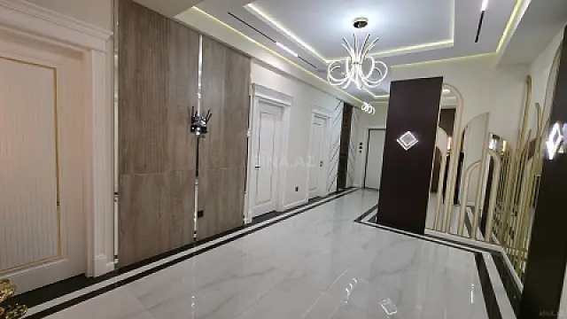 Satılır 4 otaqlı mənzil 190 m²