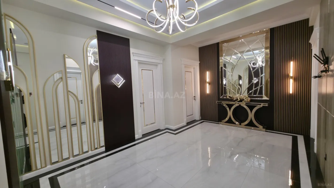 Satılır 4 otaqlı mənzil 190 m²
