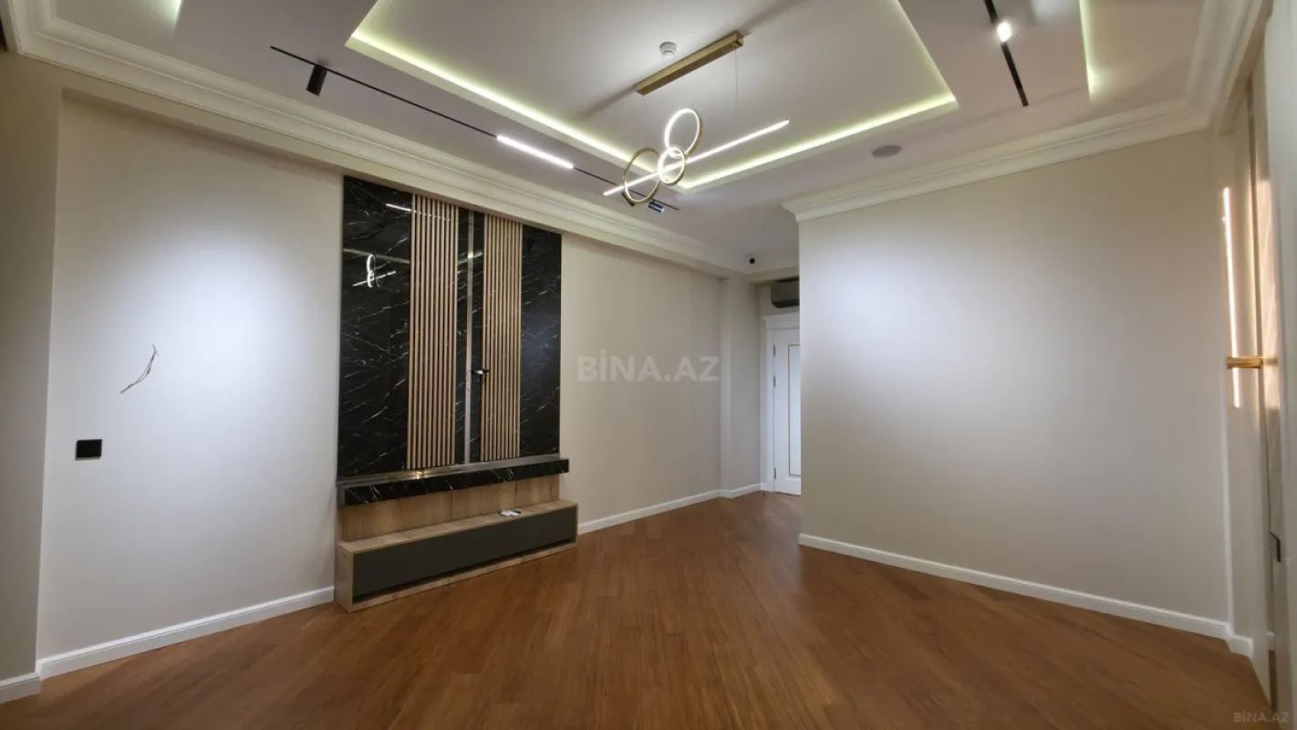 Satılır 4 otaqlı mənzil 190 m²