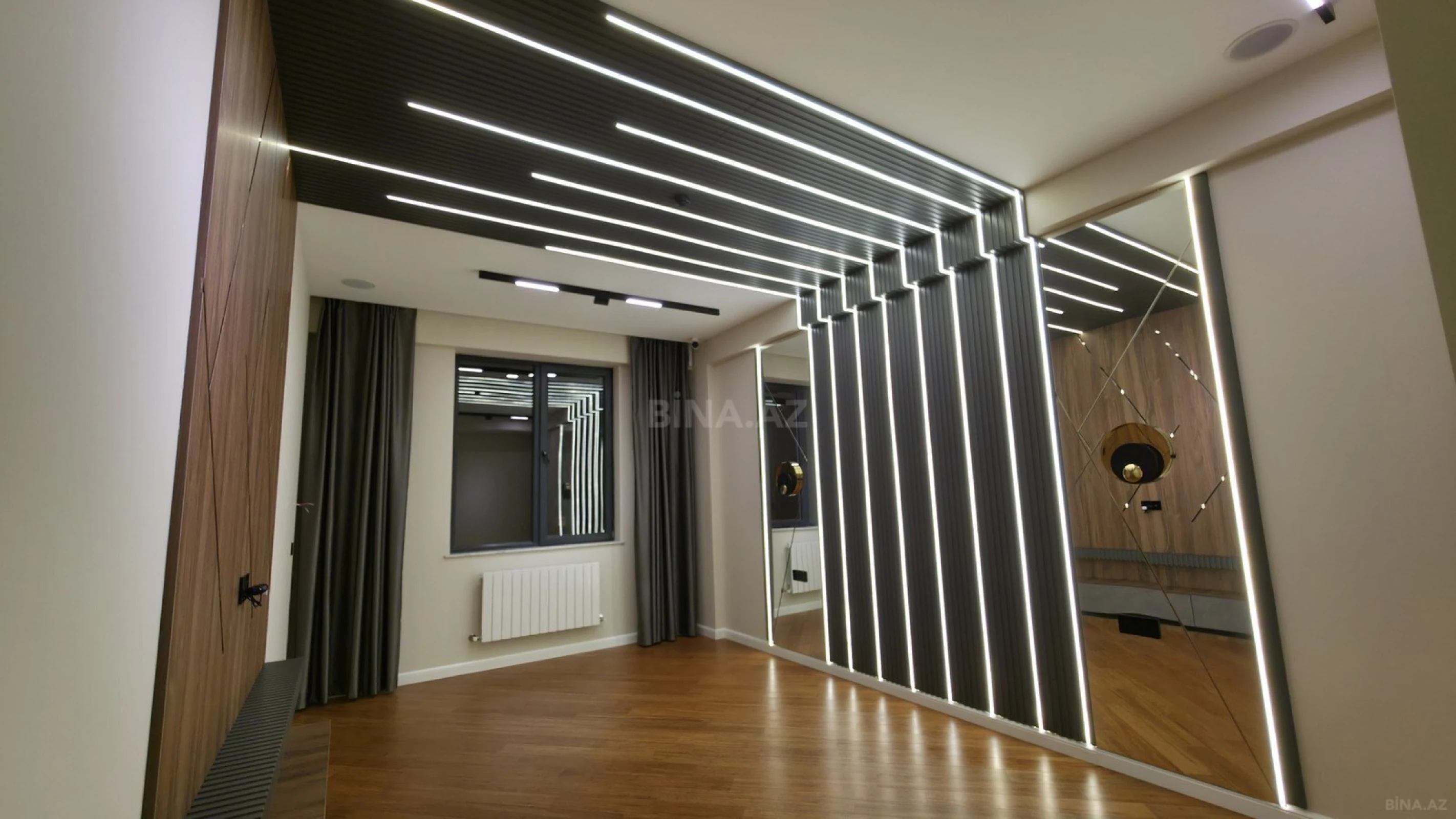 Satılır 4 otaqlı mənzil 190 m²