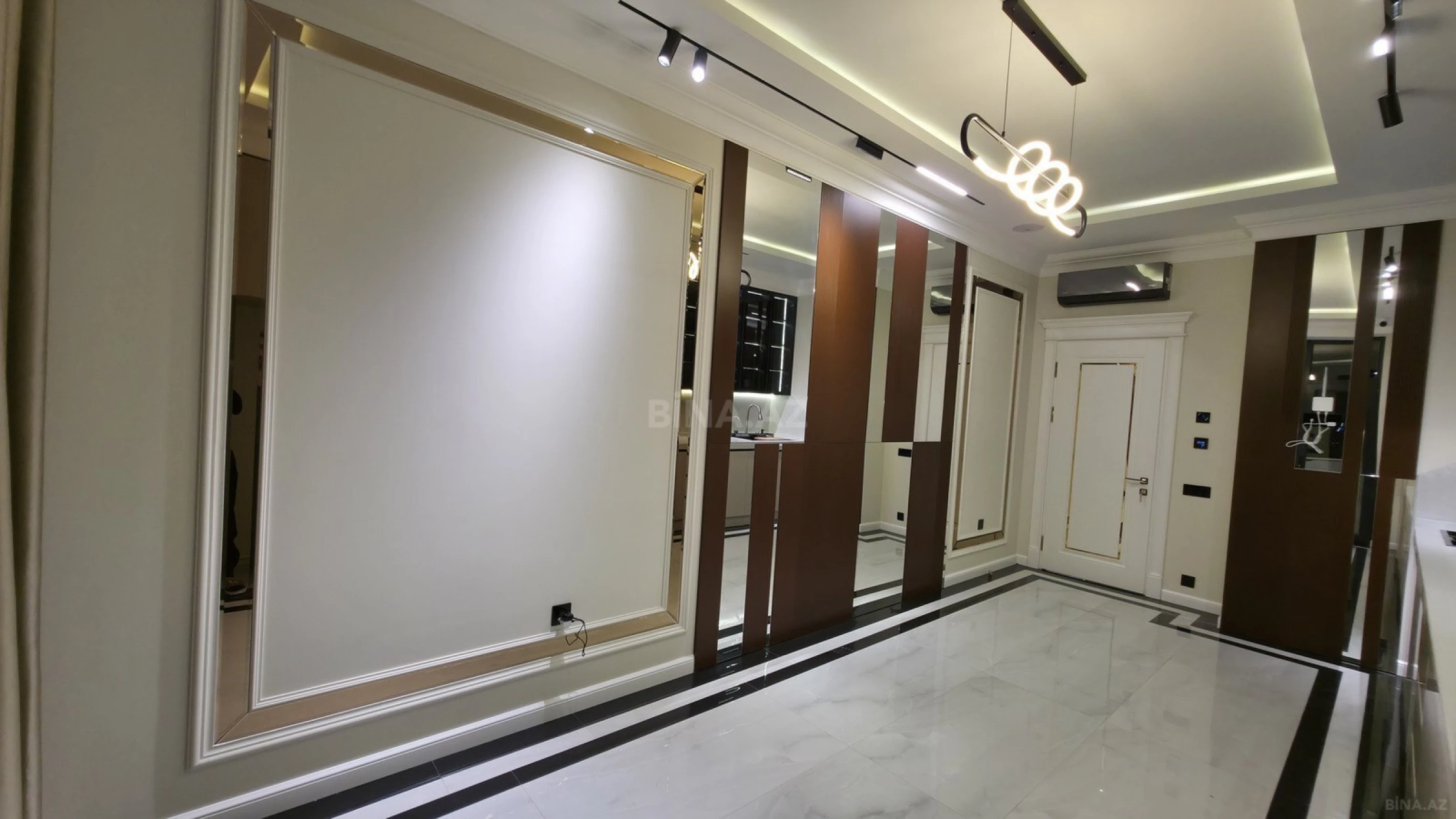 Satılır 4 otaqlı mənzil 190 m²