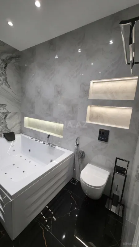 Satılır 4 otaqlı mənzil 190 m²