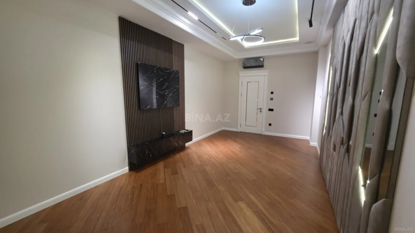 Satılır 4 otaqlı mənzil 190 m²