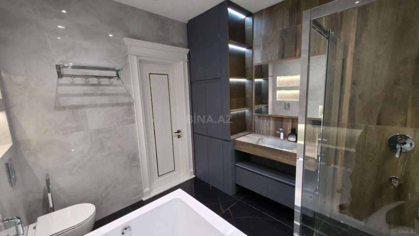 Satılır 4 otaqlı mənzil 190 m²