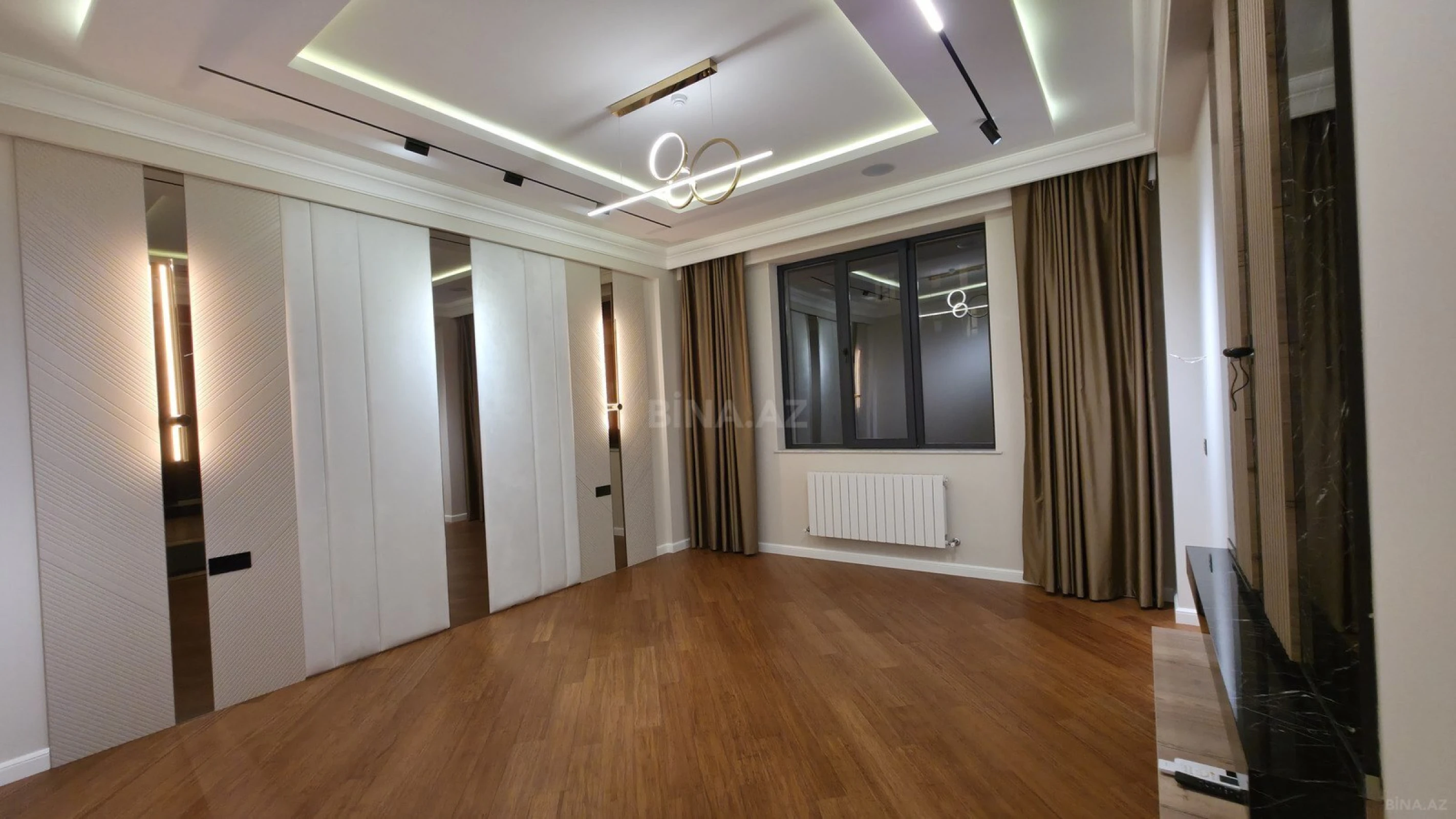 Satılır 4 otaqlı mənzil 190 m²