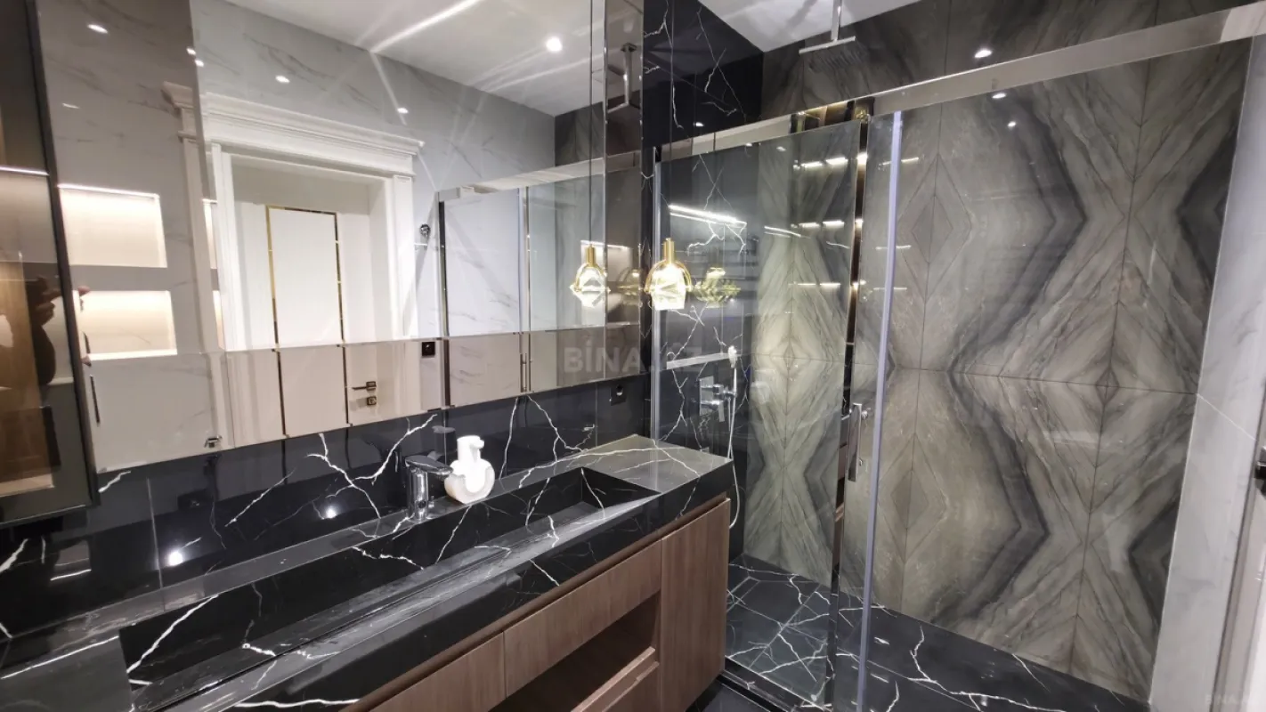 Satılır 4 otaqlı mənzil 190 m²