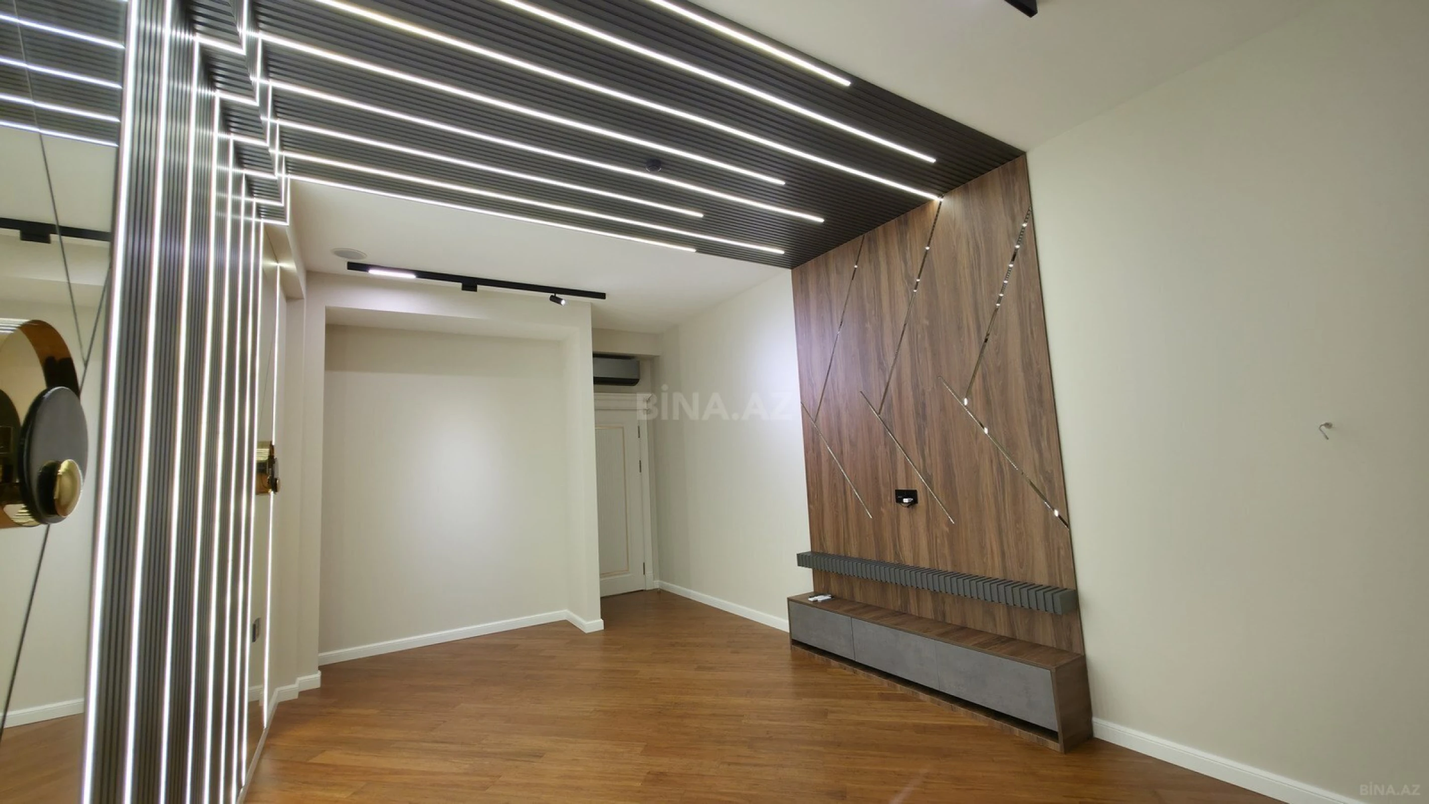 Satılır 4 otaqlı mənzil 190 m²