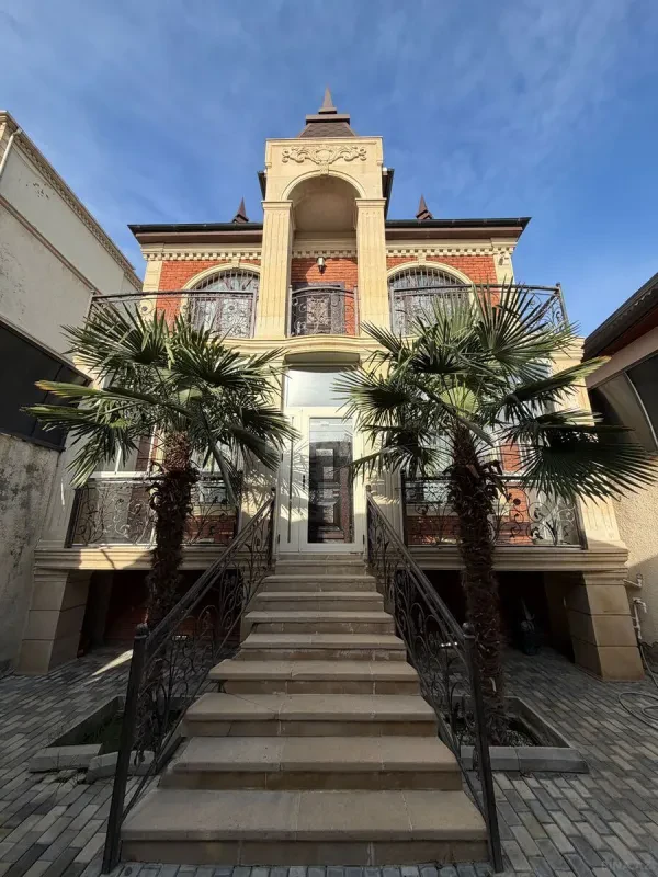 Satılır 4 otaqlı həyət evi 200 m²