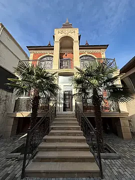 Satılır 4 otaqlı həyət evi 200 m² — Bakı, Memar Əcəmi yanı 4 otaq 200.00 m²