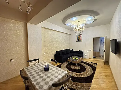 Kirayə verilir 2 otaqlı mənzil 70 m²