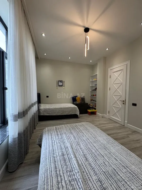 Satılır 5 otaqlı həyət evi 200 m²