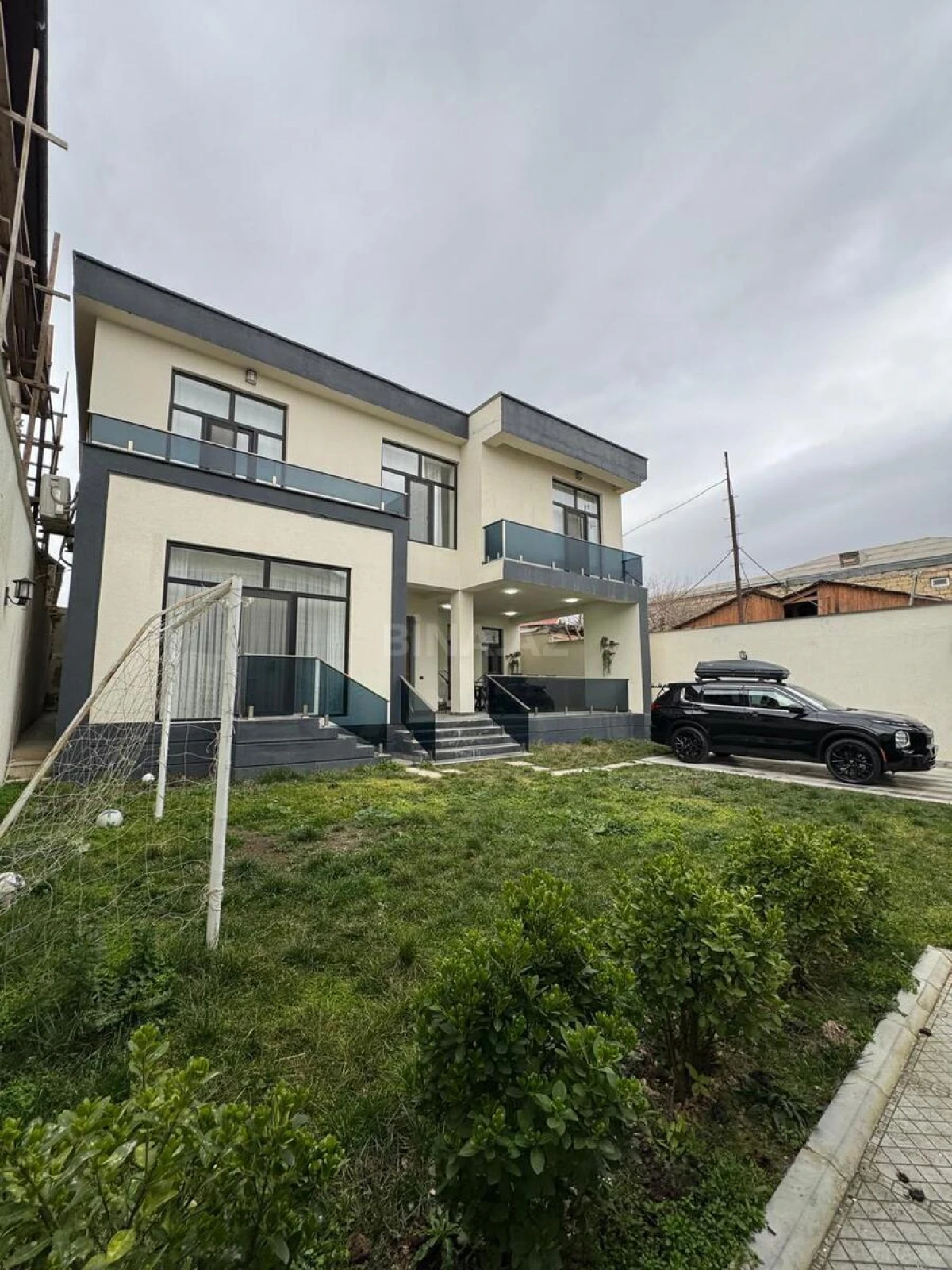 Satılır 5 otaqlı həyət evi 200 m²