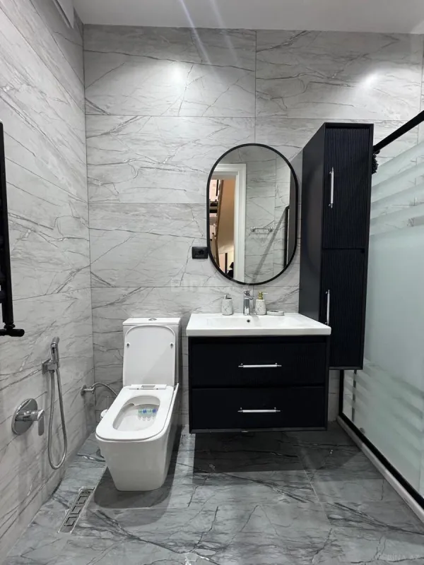 Satılır 5 otaqlı həyət evi 200 m²