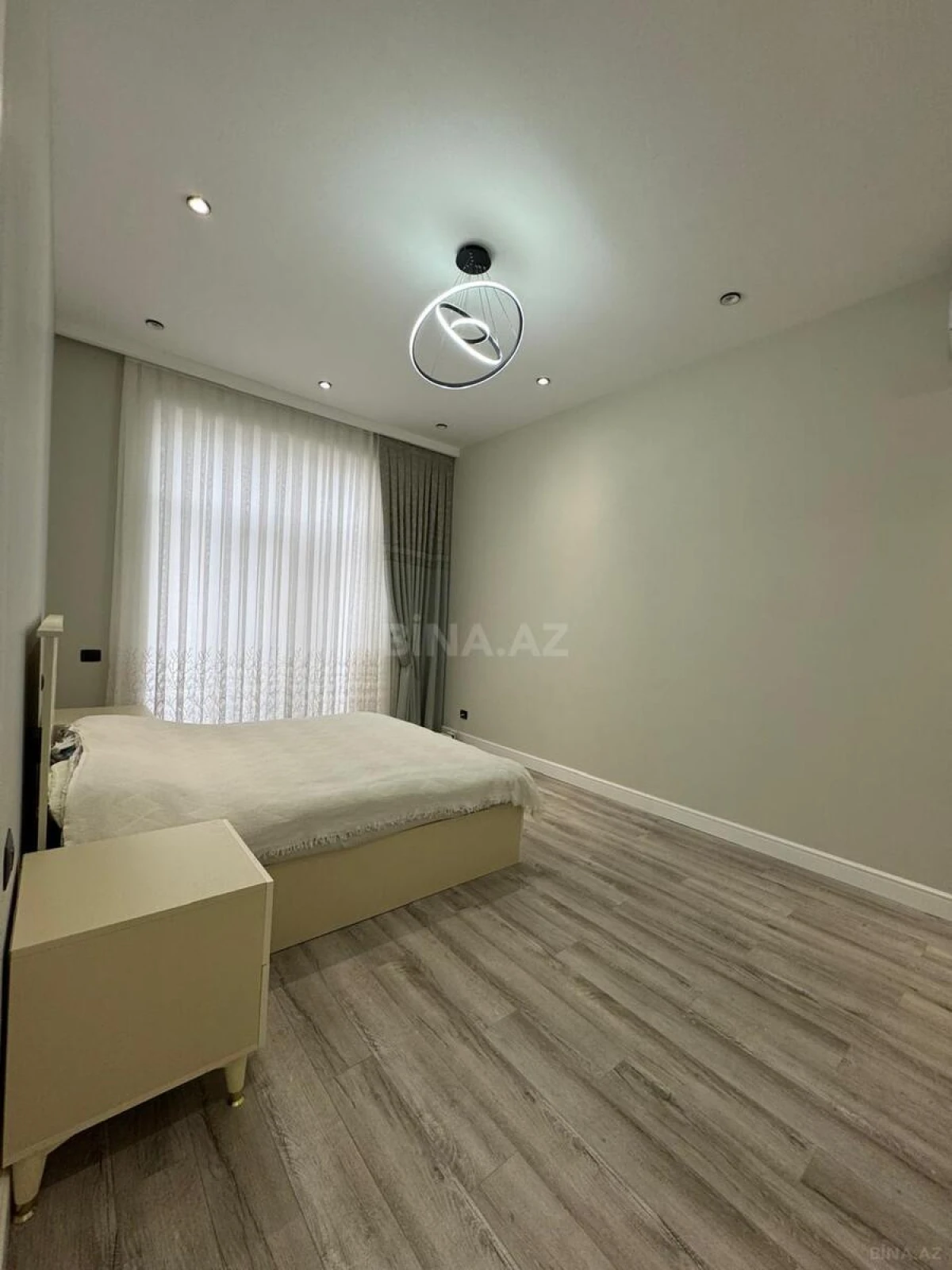 Satılır 5 otaqlı həyət evi 200 m²
