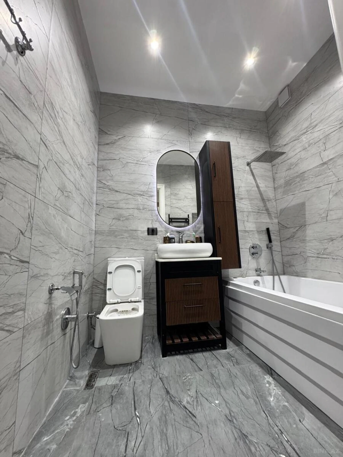Satılır 5 otaqlı həyət evi 200 m²