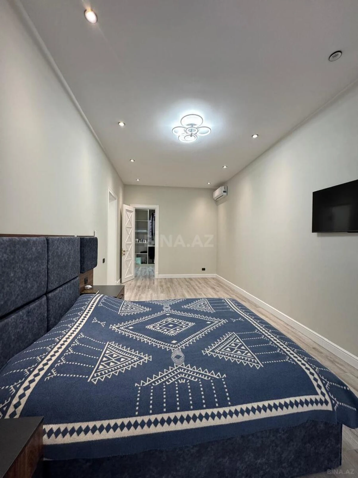 Satılır 5 otaqlı həyət evi 200 m²