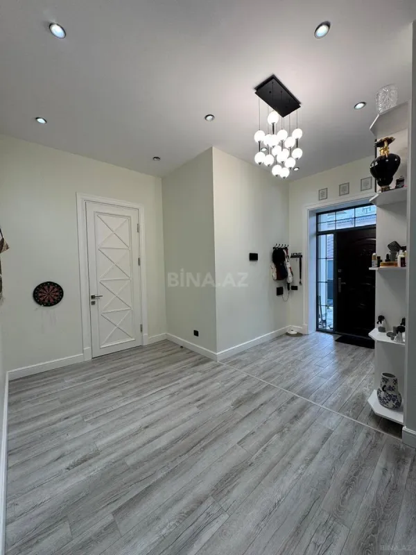 Satılır 5 otaqlı həyət evi 200 m²