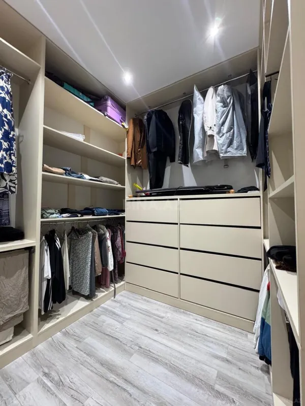 Satılır 5 otaqlı həyət evi 200 m²