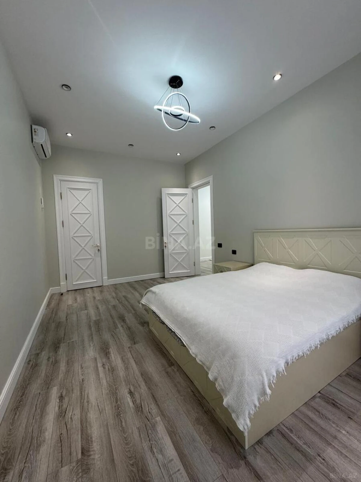 Satılır 5 otaqlı həyət evi 200 m²