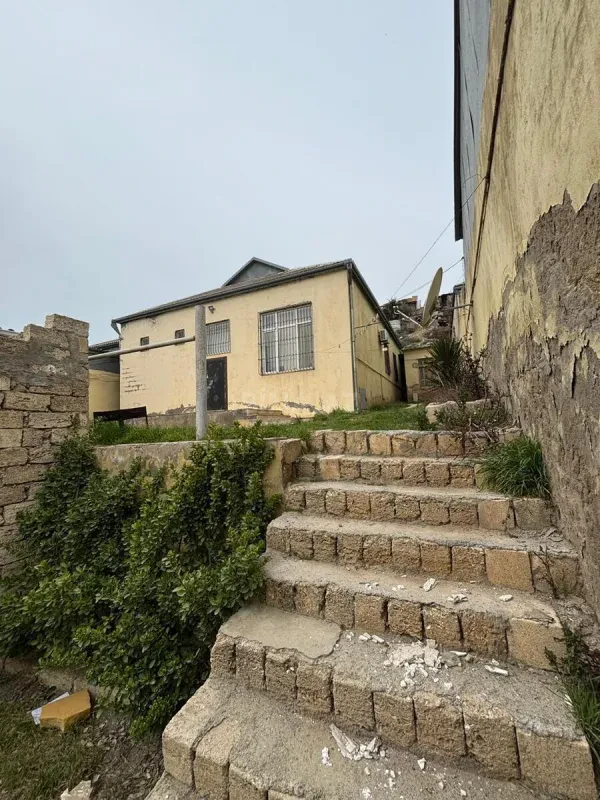 Satılır 4 otaqlı həyət evi 140 m²