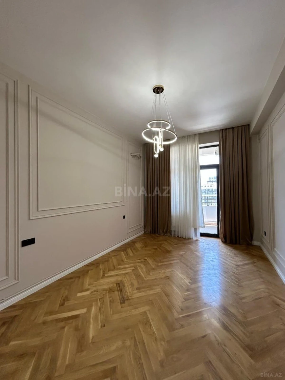 Satılır 3 otaqlı mənzil 110 m²