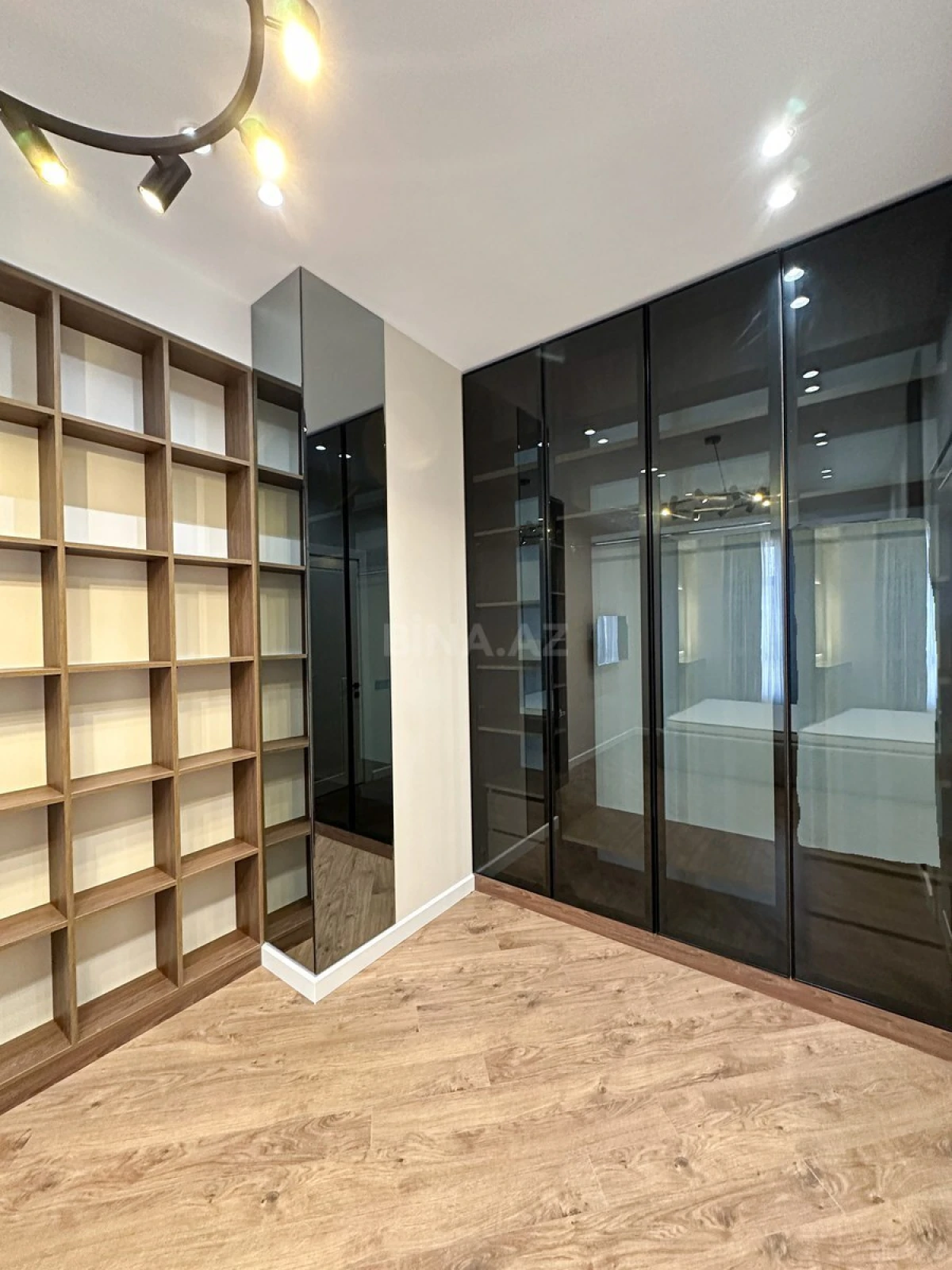Satılır 3 otaqlı mənzil 120 m²