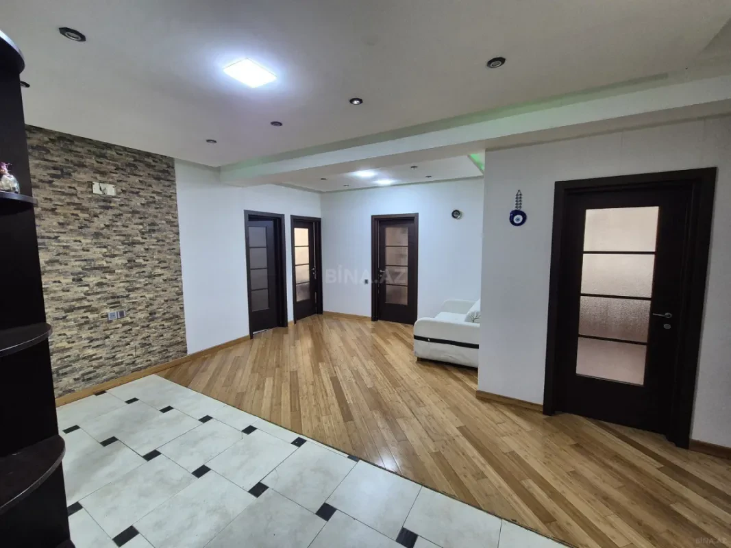 Satılır 4 otaqlı mənzil 164 m²