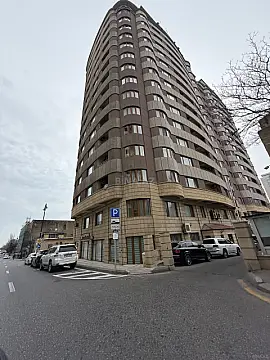 Satılır 3 otaqlı mənzil 136 m² — Bakı 3 otaq 136.00 m²