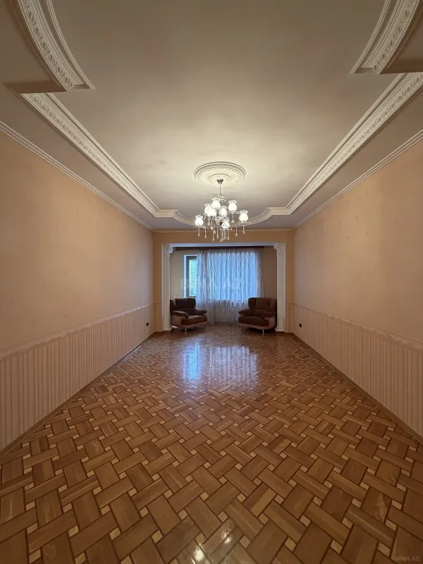 Satılır 3 otaqlı mənzil 136 m²