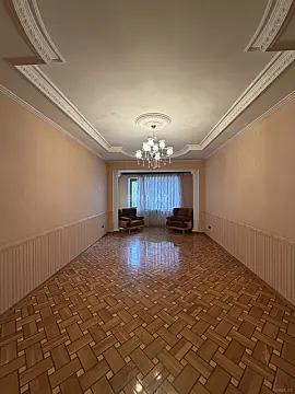 Satılır 3 otaqlı mənzil 136 m²