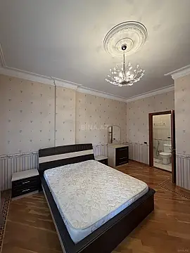Satılır 3 otaqlı mənzil 136 m²
