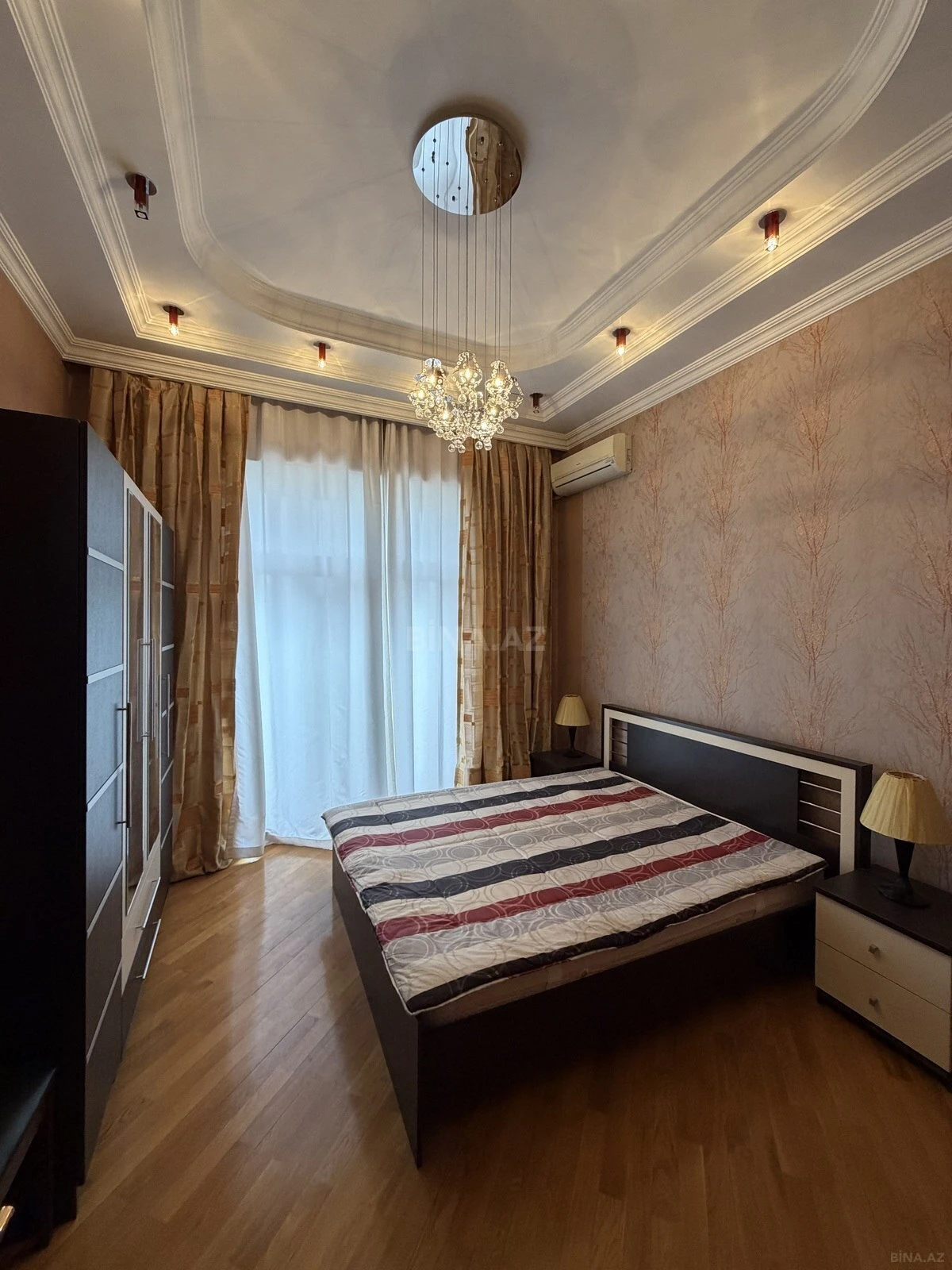 Satılır 3 otaqlı mənzil 136 m²