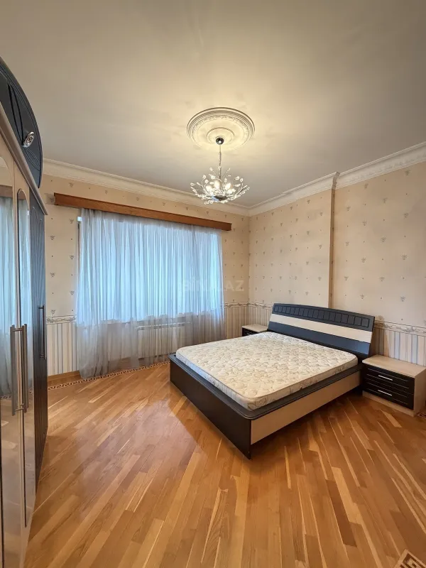 Satılır 3 otaqlı mənzil 136 m²