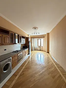 Satılır 3 otaqlı mənzil 136 m²