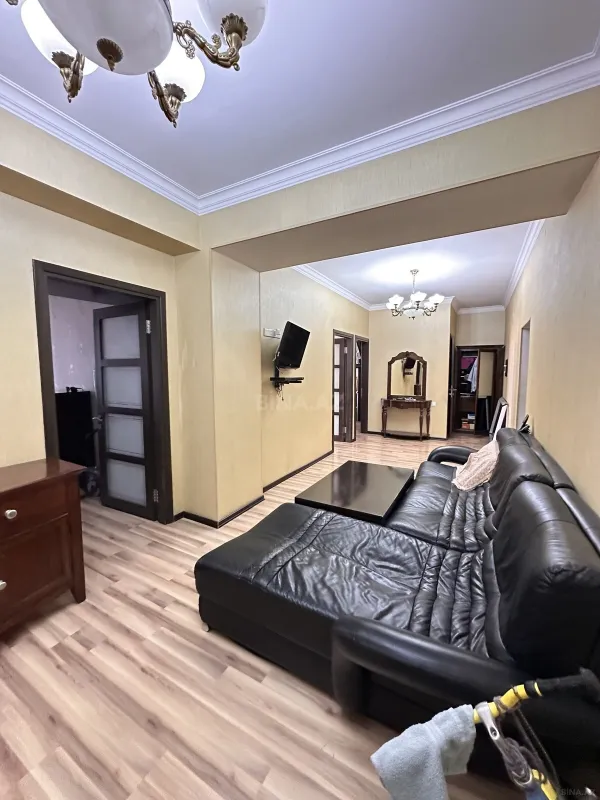 Satılır 3 otaqlı mənzil 120 m²