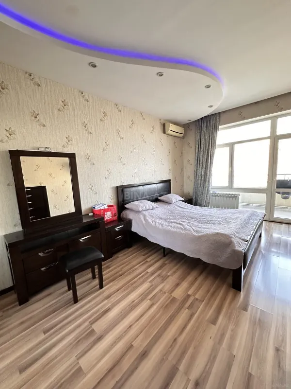 Satılır 3 otaqlı mənzil 120 m²