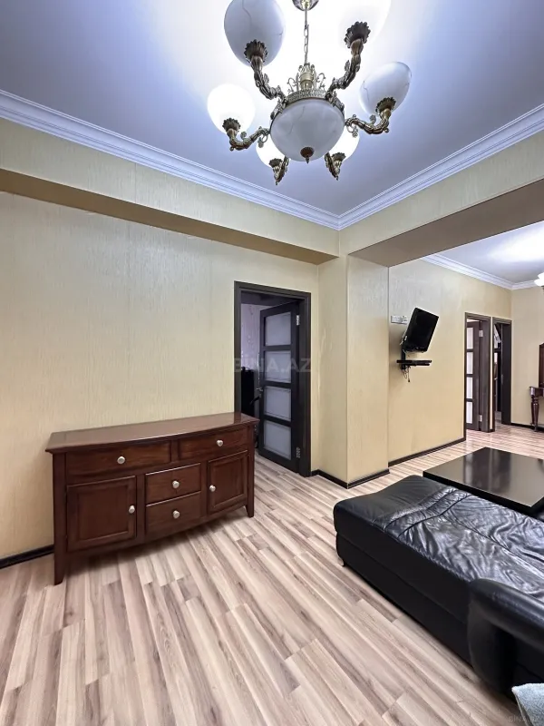 Satılır 3 otaqlı mənzil 120 m²
