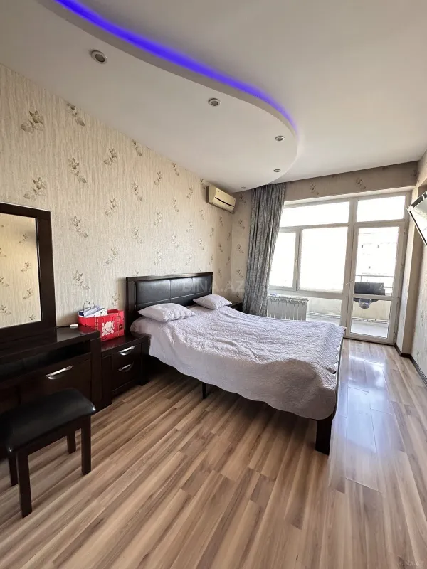 Satılır 3 otaqlı mənzil 120 m²