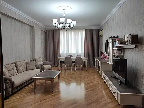 Satılır 3 otaqlı mənzil 132 m²