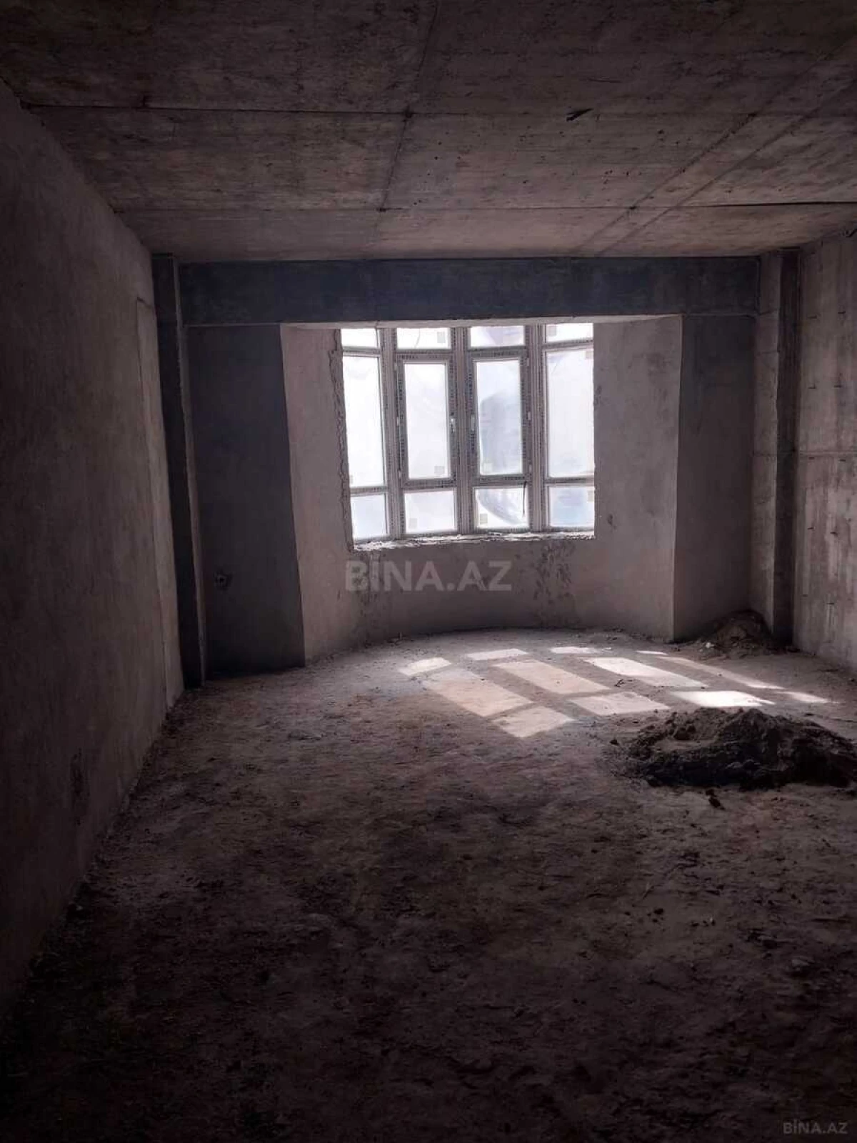 Satılır 3 otaqlı mənzil 137 m²