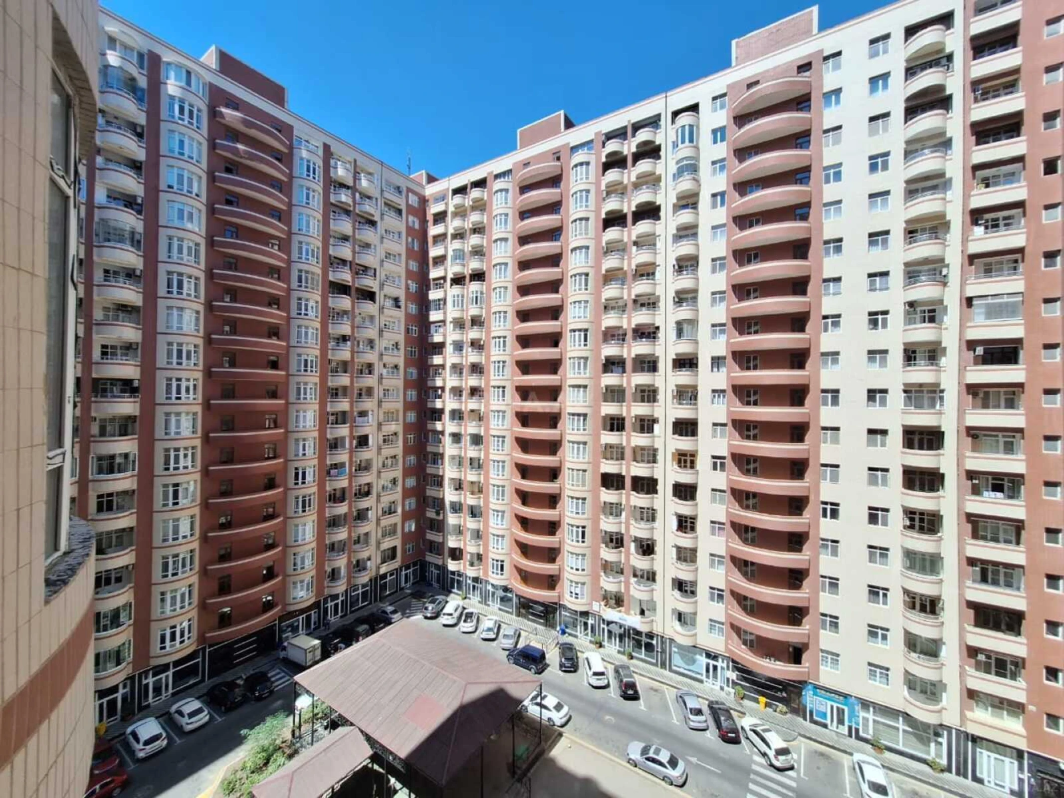 Satılır 3 otaqlı mənzil 137 m²