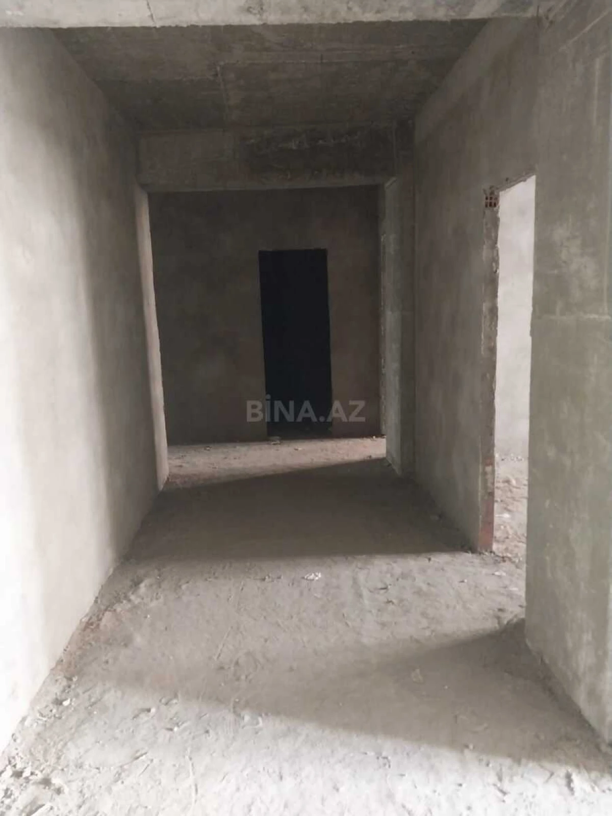 Satılır 3 otaqlı mənzil 137 m²