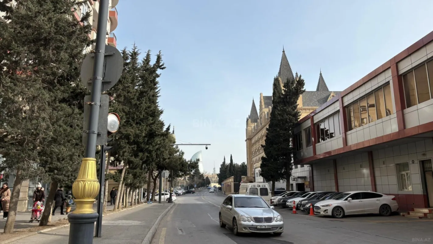 Satılır 3 otaqlı mənzil 137 m²